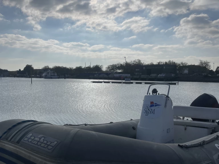 Hyra RIB med eller utan skeppare Explorer Vannes 