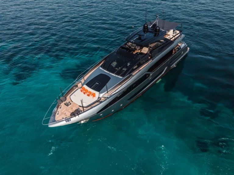 Riva ELLA charter bareboat eller skeppad i Ibiza 