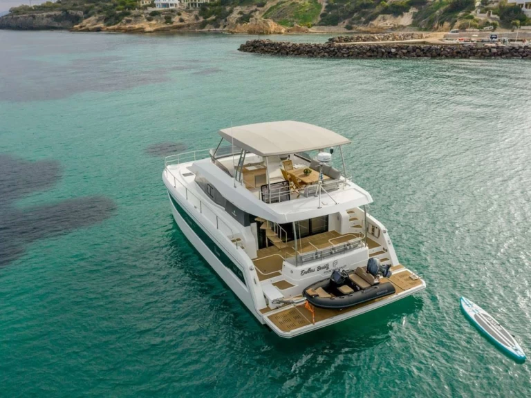 Uthyrning Lyx yacht Fountaine Pajot med en båtlicens 