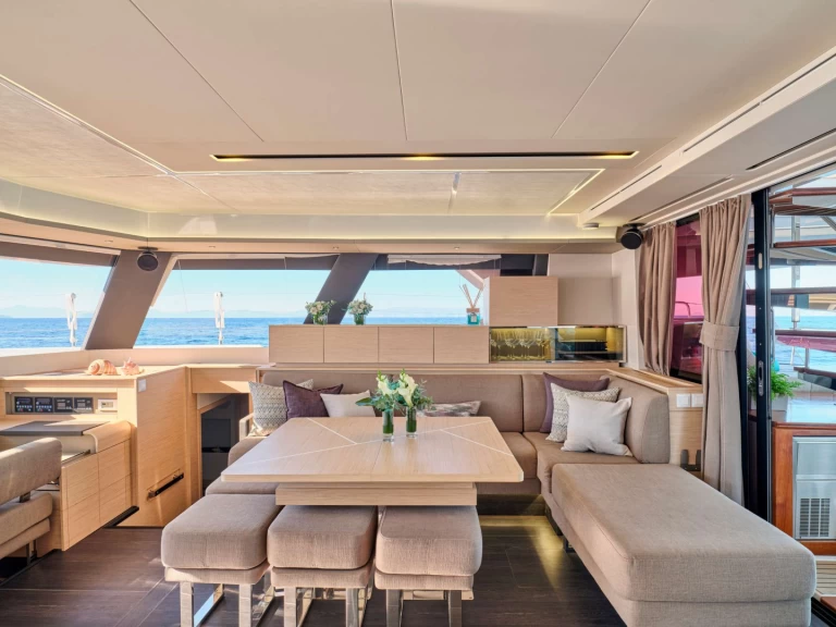 Lyx yacht för uthyrning Nea Peramos till det bästa priset 