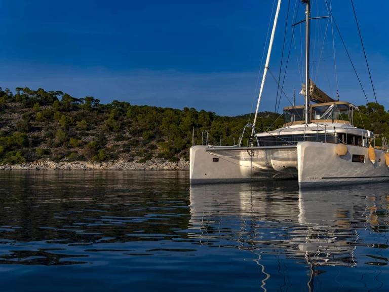 Båtuthyrning Lagoon FLO i Nea Peramos på Samboat 