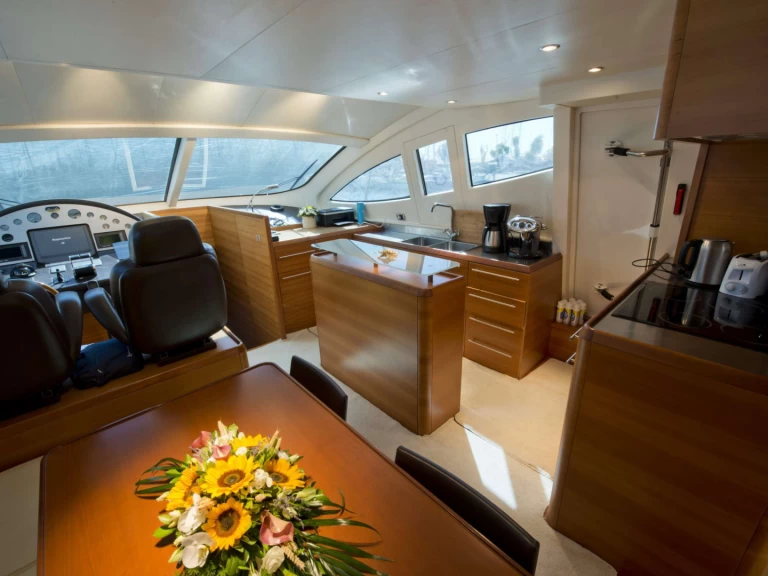 Yacht charter Eleusis billig JULY