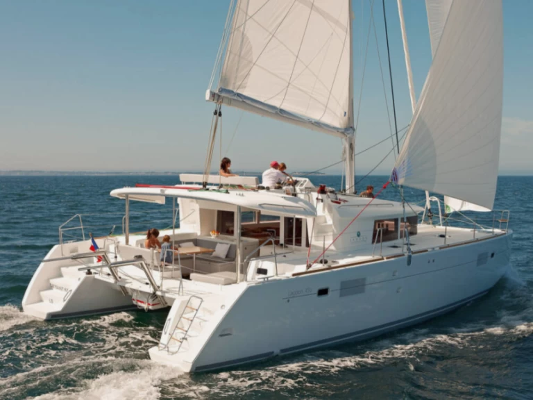 Hyra Katamaran  med eller utan skeppare Lagoon Lefkáda 