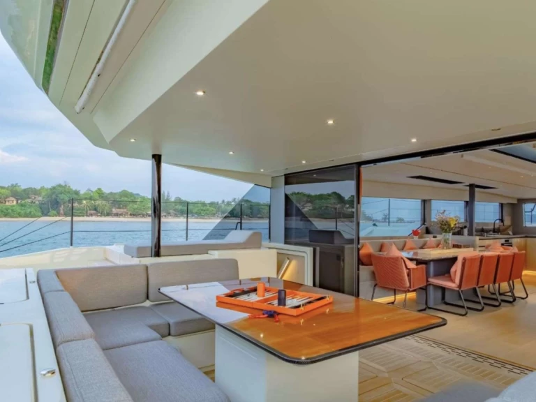 Hyra Lyx yacht med eller utan skeppare McCohangy Boats Imperia 