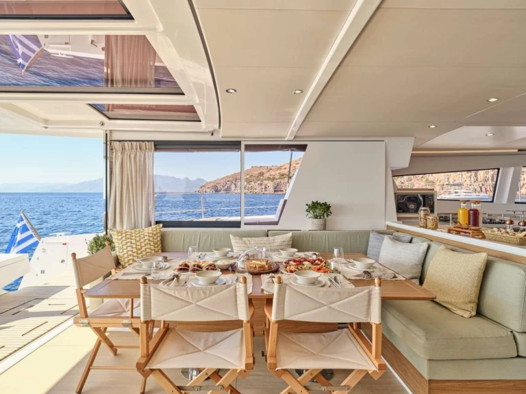 Lyx yacht för uthyrning Nea Peramos till det bästa priset 