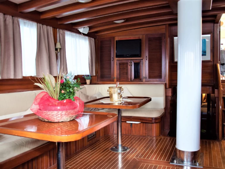 Hyra Segelbåt  med eller utan skeppare  Milazzo 