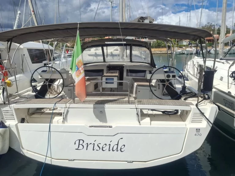 Dufour Dufour 470 charter bareboat eller skeppad i Cagliari