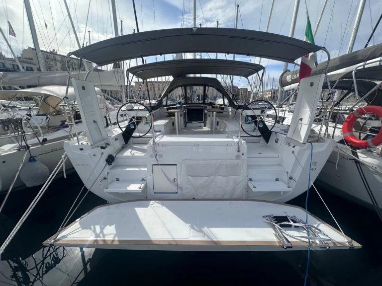 Dufour Dufour 48 charter bareboat eller skeppad i Procida