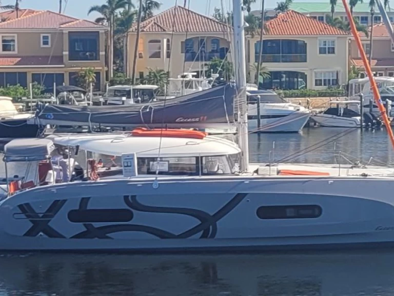 Excess Excess 11 charter bareboat eller skeppad i Burnt Store Marina