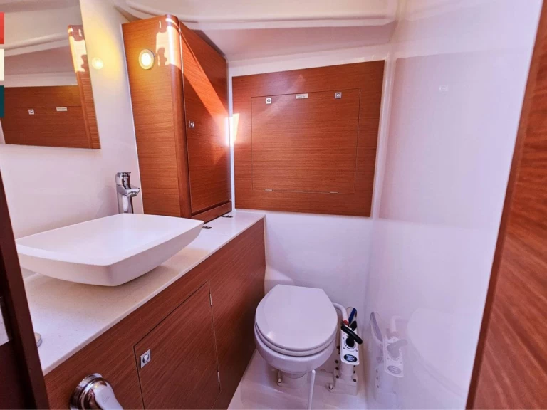 Hyra Segelbåt  med eller utan skeppare Dufour Cagliari 