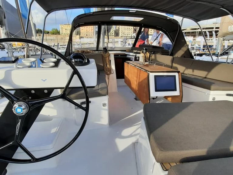 Yacht charter Cagliari billig Dufour 470