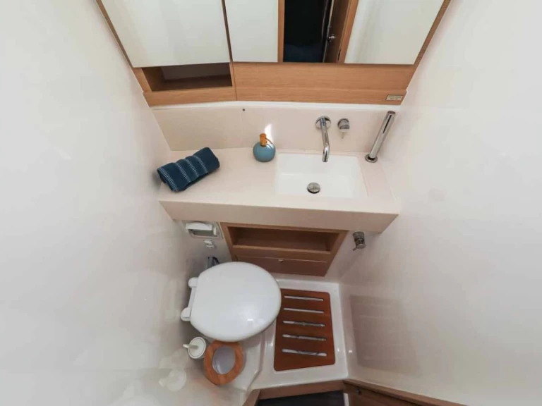 Hyra Segelbåt  med eller utan skeppare Dufour Cagliari 