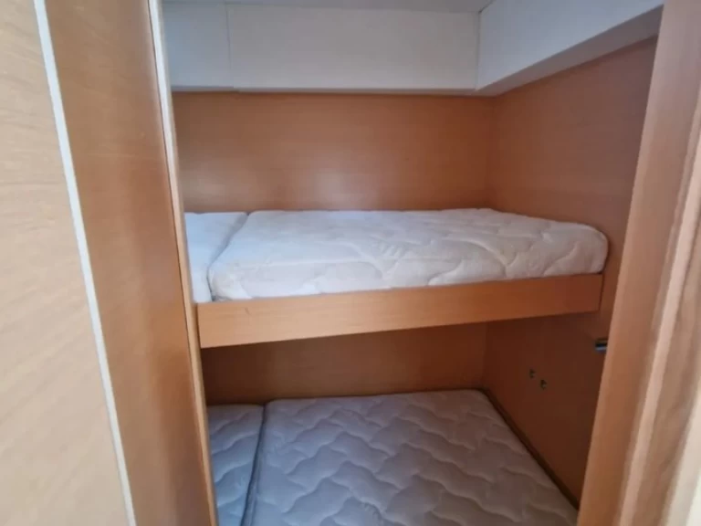 Dufour Dufour Catamarans 48 Sail charter bareboat eller skeppad i Palermo