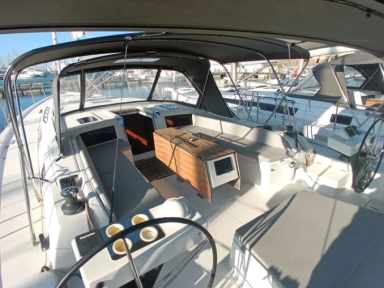 Yacht charter Cagliari billig Dufour 530