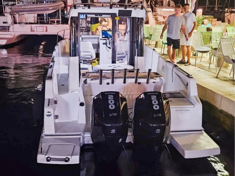 Uthyrning Motorbåt  Bénéteau med en båtlicens 