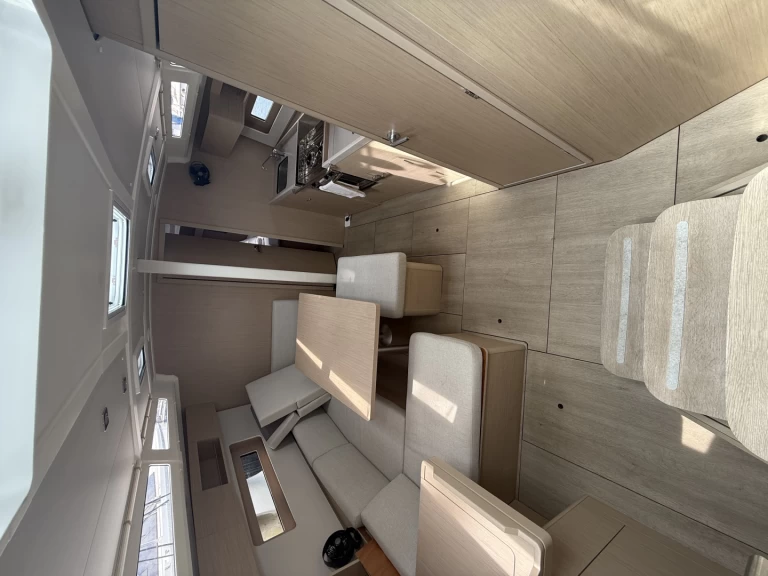 Hyra Segelbåt  med eller utan skeppare Bénéteau Ligia 