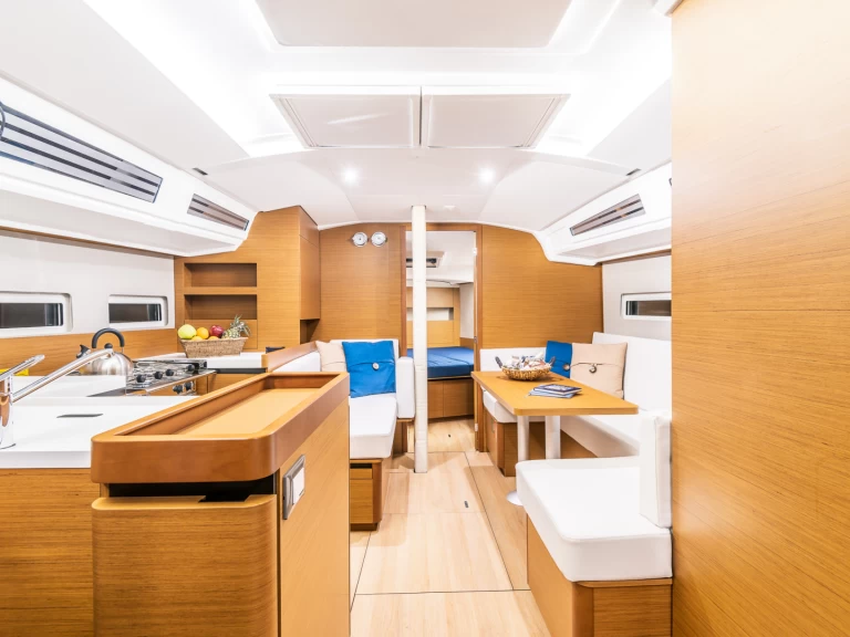 Hyra Segelbåt  med eller utan skeppare Jeanneau Lavrio 