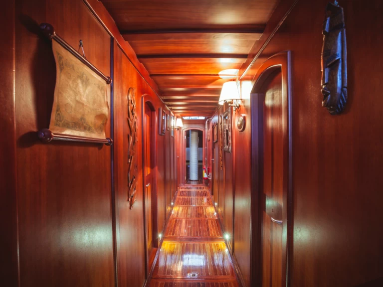 Hyr en  Latife Sultan Milazzo 