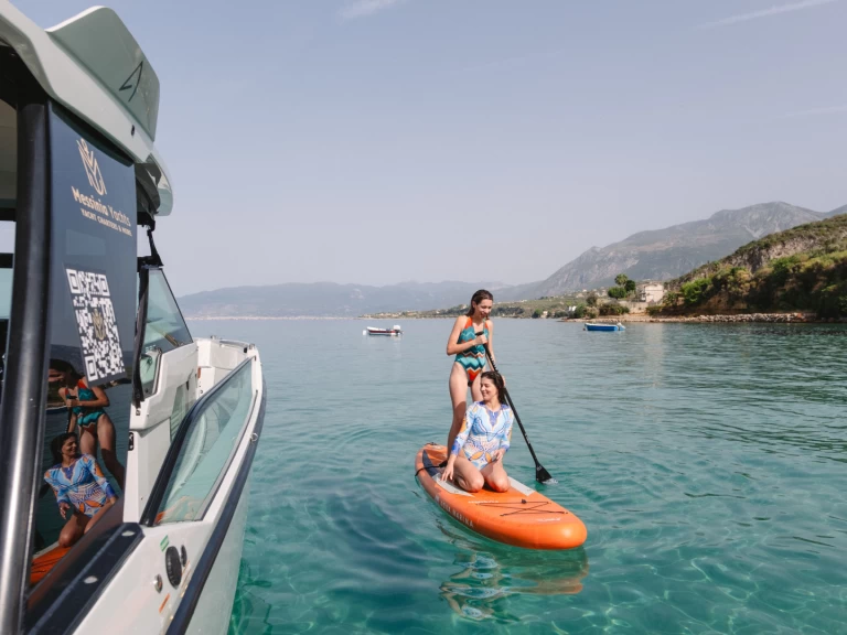 Saxdor Saxdor 320 GTO charter bareboat eller skeppad i Kalamata (Municipality)