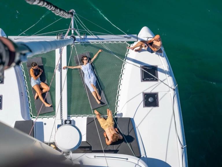 Lagoon Lagoon 43 charter bareboat eller skeppad i Cugnana Verde