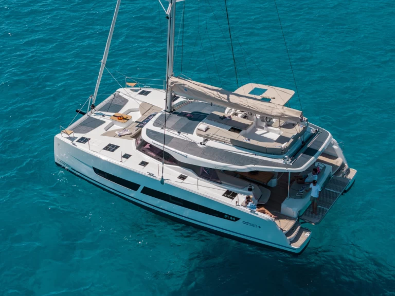 Fountaine Pajot FP 44 charter bareboat eller skeppad i Marina de Portimão