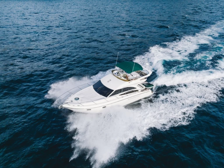 Princess Princess 42 Fly charter bareboat eller skeppad i Phuket (City)