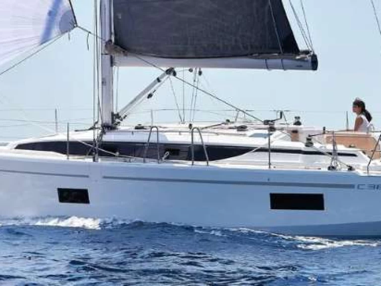 Bavaria Bavaria C38 charter bareboat eller skeppad i Marmaris