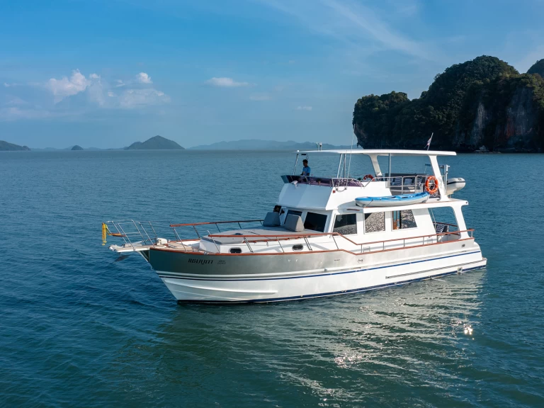 Uthyrning Motorbåt  Grand Banks med en båtlicens 