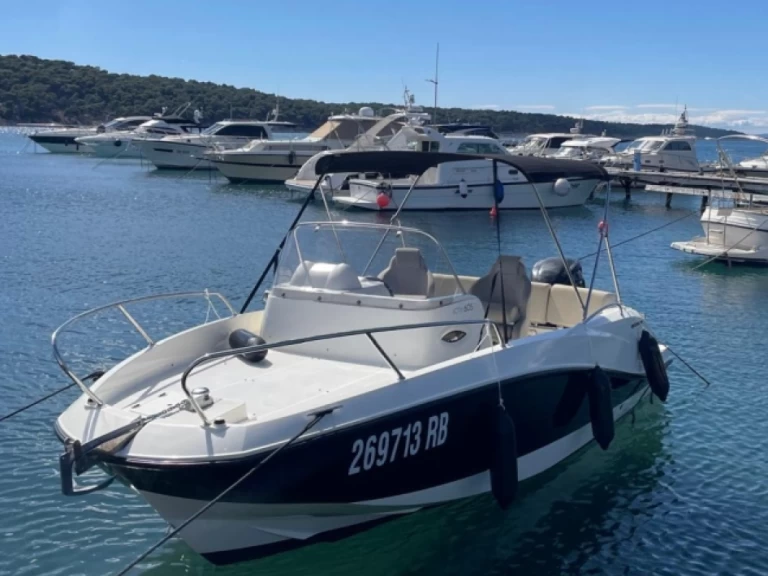 Quicksilver Activ 605 Sundeck charter bareboat eller skeppad i Rab