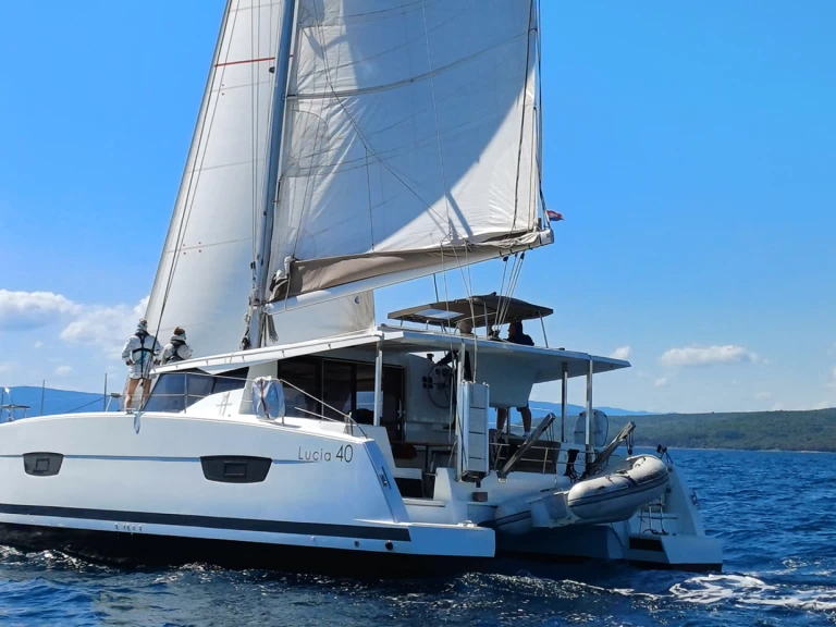Hyr en Fountaine Pajot Lucia 40 Punat 