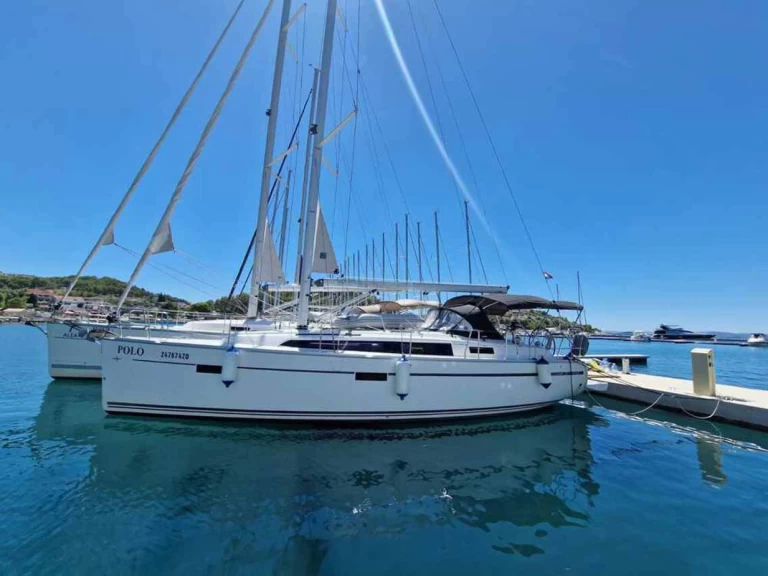 Hyr en Bavaria Cruiser 37 Pula  