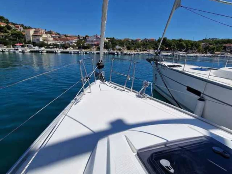 Yacht charter Pula  billig Cruiser 37