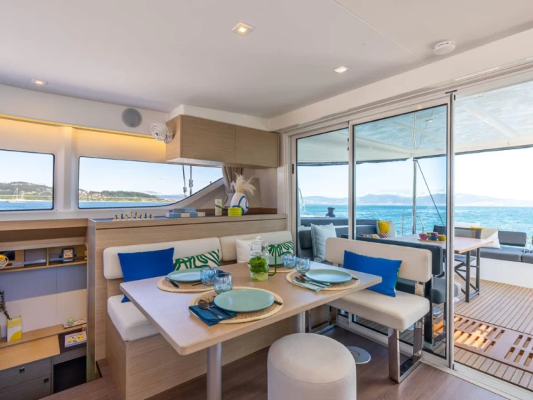 Lagoon Lagoon 43 charter bareboat eller skeppad i Palma de Mallorca