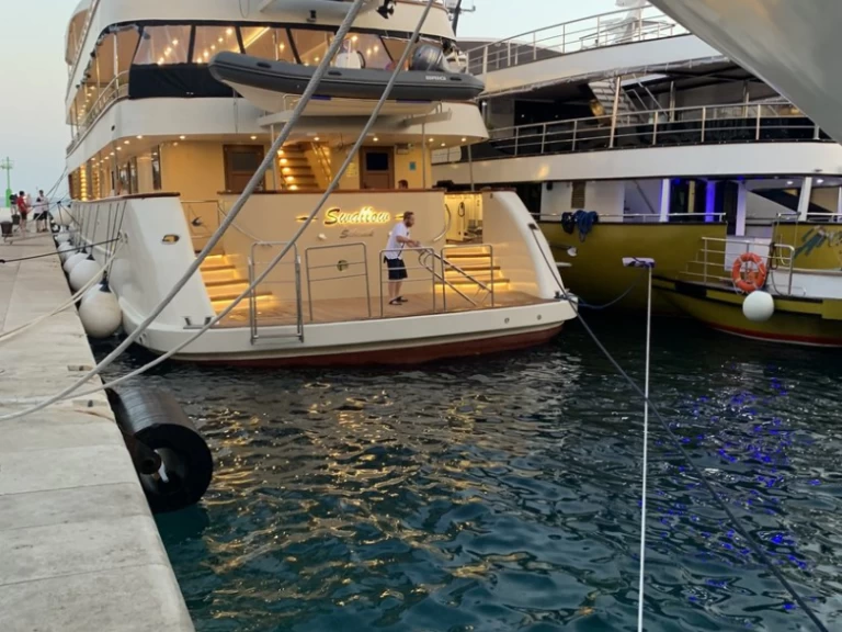 Custom Made Swallow charter bareboat eller skeppad i Komolac