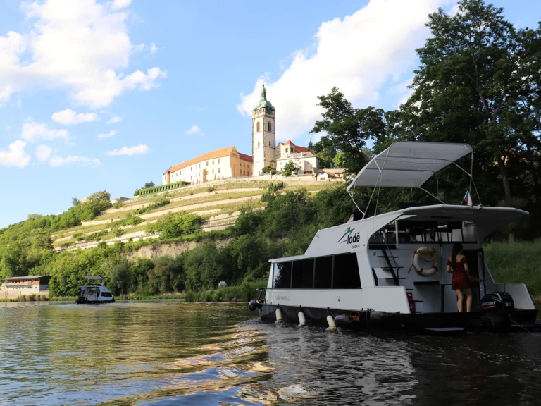 Yacht charter Mělník billig YB35