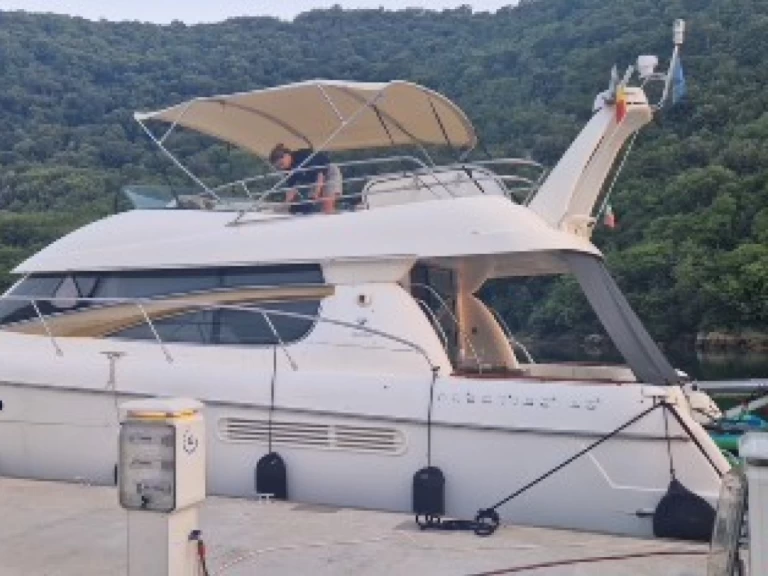 Uthyrning Motorbåt  Jeanneau med en båtlicens 