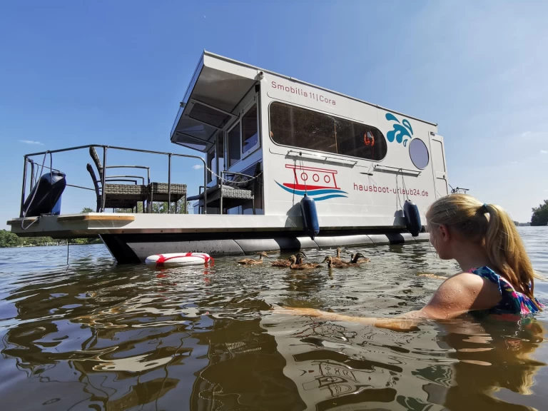 Uthyrning Kanalbåt Rolly med en båtlicens 