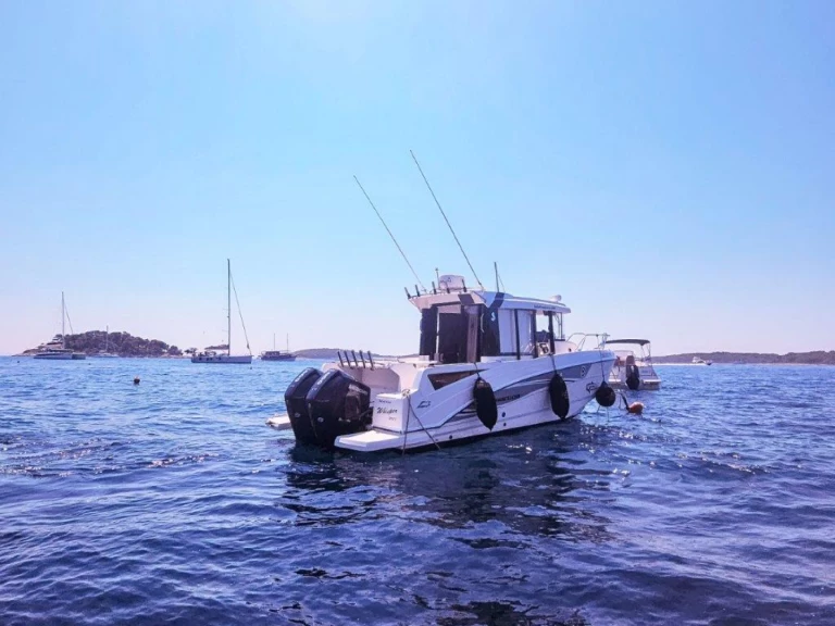 Uthyrning Motorbåt  Bénéteau med en båtlicens 