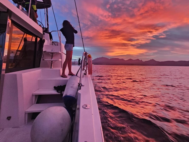 Bali Bali 4.3 charter bareboat eller skeppad i La Maddalena