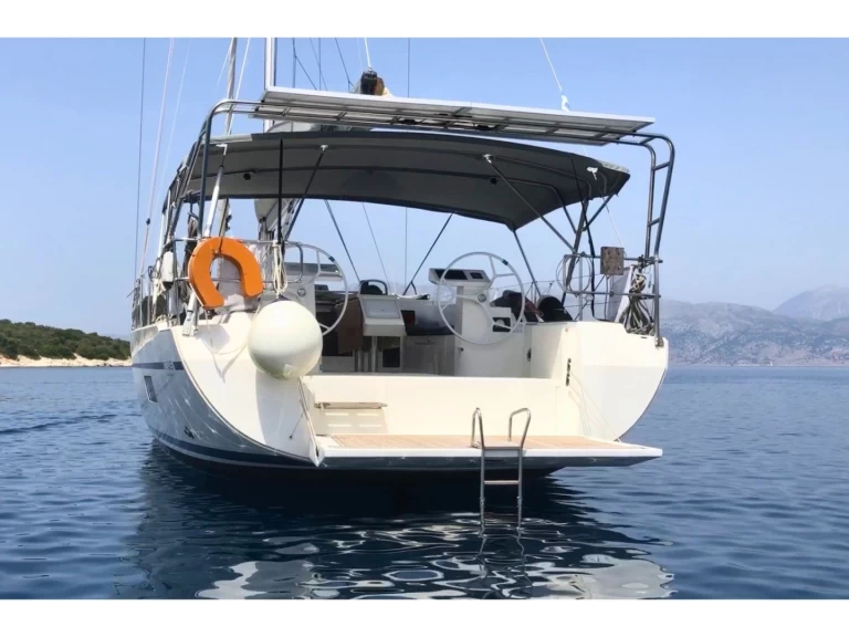 Bavaria Bavaria C45 Holiday charter bareboat eller skeppad i Vlycho