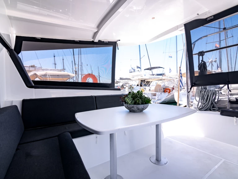 Katamaran  för uthyrning Toúrlos till det bästa priset 