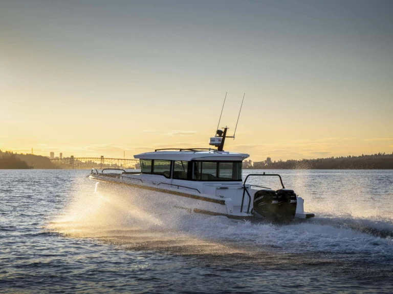 Axopar Axopar 37 XC Cross Cabin charter bareboat eller skeppad i Skiathos