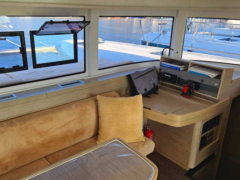 Lagoon Lagoon 42 charter bareboat eller skeppad i Marmaris