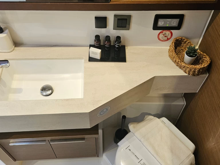 Lagoon Lagoon 46 charter bareboat eller skeppad i Fethiye