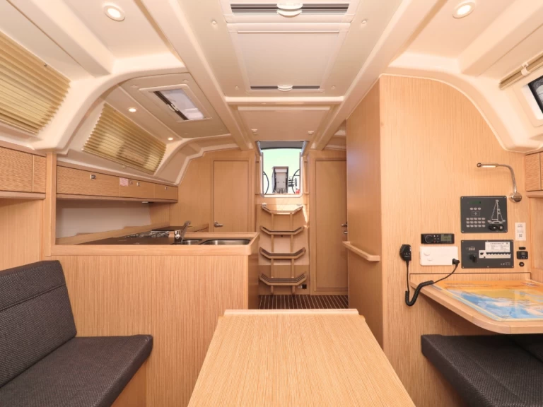 Uthyrning Segelbåt  i Pirovac - Bavaria Cruiser 37