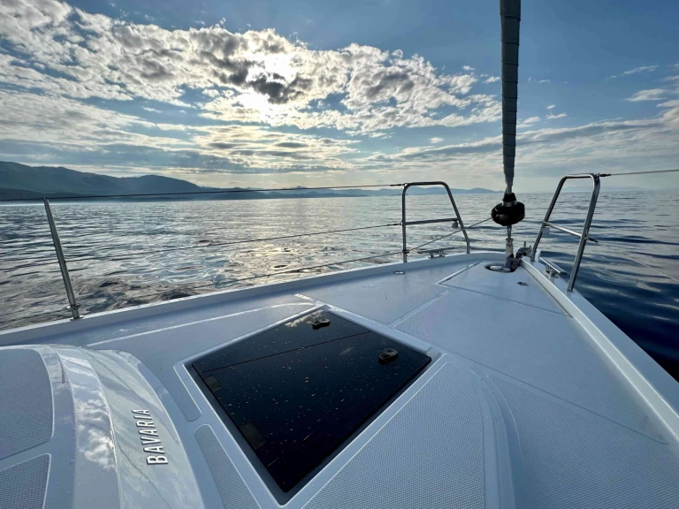Bavaria Bavaria C42 charter bareboat eller skeppad i Nikiána
