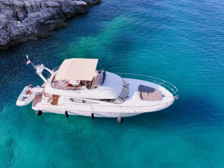 Yacht charter Hvar billig Prestige 46