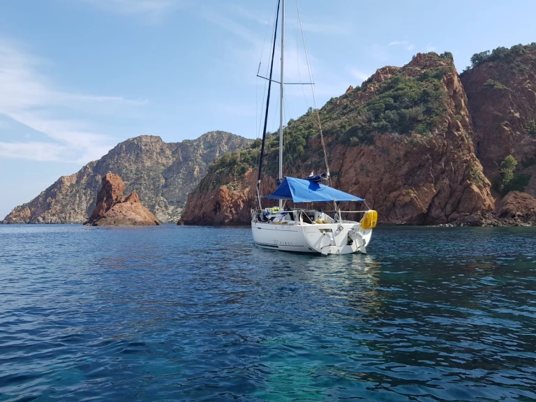 Bénéteau First 25.7 charter bareboat eller skeppad i Bandol