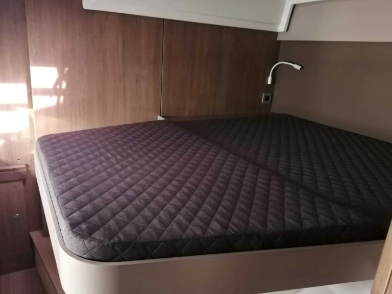 Yacht charter Cagliari billig Bali Catspace Voile