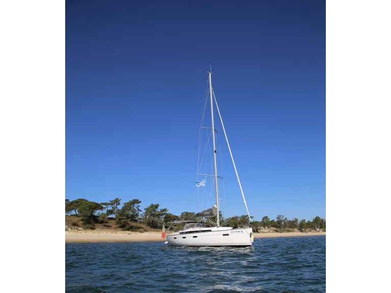 Hyr en Bavaria Bavaria 41 Cruiser Style Belém 